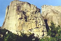 Felsen mit alten Eremitagen