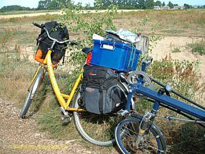 Annettes Fahrrad mit Einweggrill